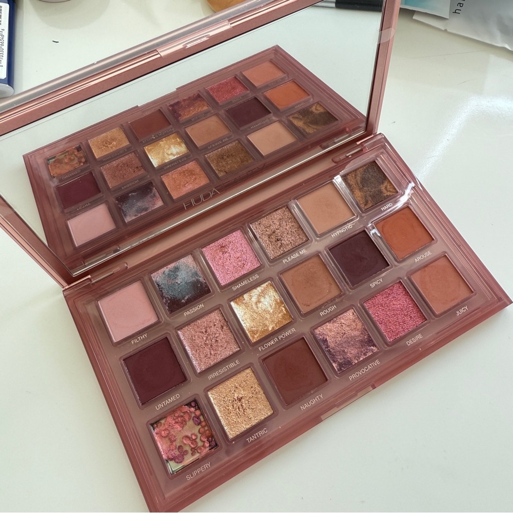 HUDA BEAUTY Pink Gold Eyeshadow Palette